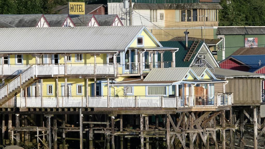 Seine Boat Inn Alert Bay Exterior foto