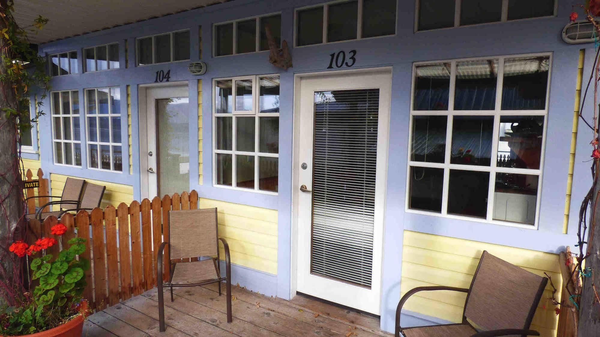 Seine Boat Inn Alert Bay Exterior foto