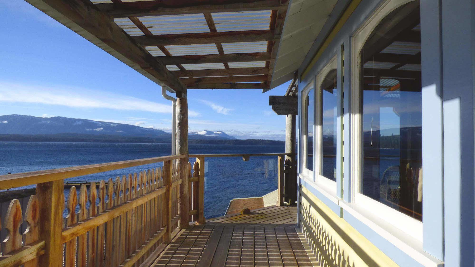 Seine Boat Inn Alert Bay Exterior foto