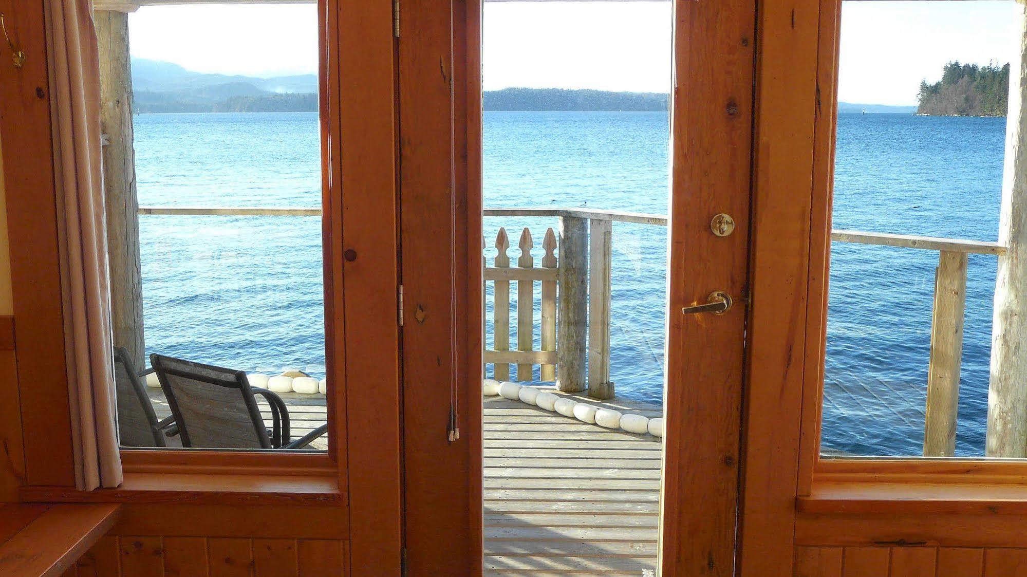 Seine Boat Inn Alert Bay Exterior foto